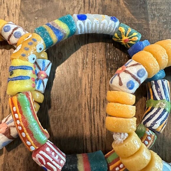 NWT Women’s Set of 3 Ceramic Beaded Stretch Bracelets Yellow Multi Color - Picture 3 of 4